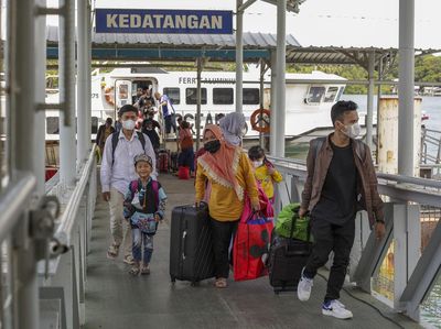 Warga Mudik Lebih Awal, Intip Kesibukan di Pelabuhan Batam-Jambi