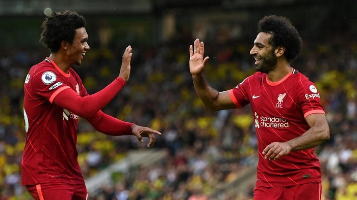 NORWICH, ENGLAND - AUGUST 14:  Mohamed Salah of Liverpool celebrates with teammate Trent Alexander-Arnold (L) after scoring their sides third goal during the Premier League match between Norwich City  and  Liverpool at Carrow Road on August 14, 2021 in Norwich, England. (Photo by Shaun Botterill/Getty Images)