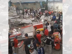 Ngeri! Minimarket di Banjar Kalsel Ambruk