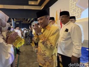 Anak Zainuddin MZ Bagikan Ribuan Sembako dan Bicara soal Sedekah Anak Zainuddin MZ Bagikan Ribuan Sembako dan Bicara soal Sedekah