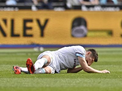 Ngeri! Ashley Westwood dan Cedera-cedera Horor Pesepakbola Lain