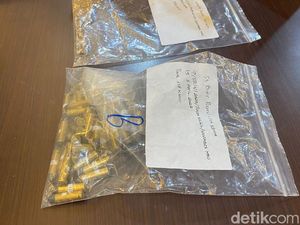 Barang Bukti Kasatpol PP Makassar Bunuh Petugas Dishub, 85 Peluru-Rp 85 Juta Barang Bukti Kasatpol PP Makassar Bunuh Petugas Dishub, 85 Peluru-Rp 85 Juta