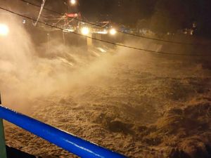 Kawasan Puncak Bogor Hujan Deras, Status Bendung Katulampa Siaga 2 Kawasan Puncak Bogor Hujan Deras, Status Bendung Katulampa Siaga 2