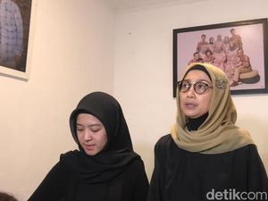 Kenangan Ibunda dalam Memori Desy Ratnasari Kenangan Ibunda dalam Memori Desy Ratnasari