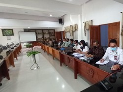 Unggah Nasib PMI di Dubai, Dewan Jembrana Didatangi Agen Penyalur