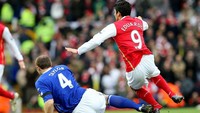 Eduardo da Silva patah engkel kaki kiri akibat tekel lawan di laga Arsenal kontra Birmingham tahun 2008(Foto: Internet)