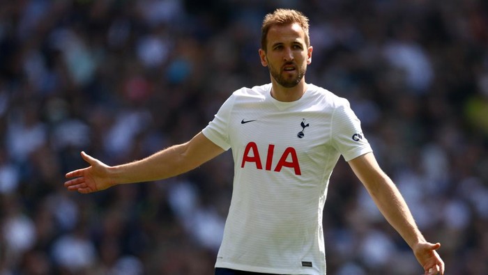 LONDON, ENGLAND - APRIL 16: Harry Kane of Tottenham Hotspur during the Premier League match between Tottenham Hotspur and Brighton & Hove Albion at Tottenham Hotspur Stadium on April 16, 2022 in London, England. (Photo by Clive Rose/Getty Images)