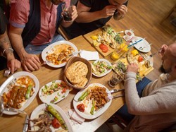 7 Makanan dan Minuman yang Harus Dihindari agar Puasa Ramadhan Lancar