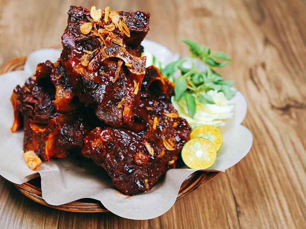 Maknyus! 5 Tempat Ini Sediakan Iga Bakar Berdaging Tebal dan Juicy Maknyus! 5 Tempat Ini Sediakan Iga Bakar Berdaging Tebal dan Juicy