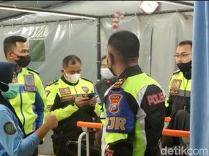 Mobil Personel Grup Musik Debu Kecelakaan di Tol Probolinggo