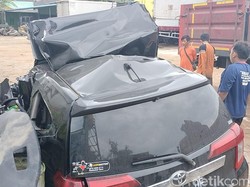 Calya Tabrak Truk di Tuban Angkut 10 Orang, Kasatlantas: Sesak Betul!