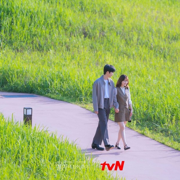Kencan di taman/ Foto : instagram.com/tvn_drama