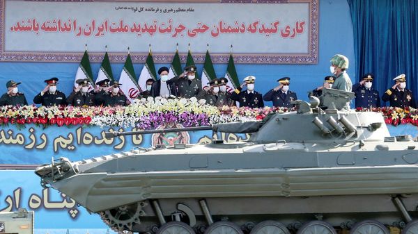 Kendaraan Tempur Wara-wiri di Ibu Kota Iran, Ada Apa?