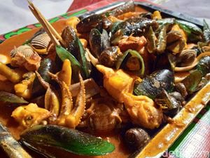 Makan Seafood Rp 10 Ribuan di Jalur BKT, Ada Kerang hingga Kepiting! Makan Seafood Rp 10 Ribuan di Jalur BKT, Ada Kerang hingga Kepiting!