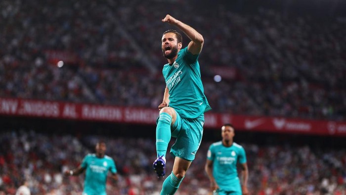 SEVILLE, SPAIN - APRIL 17: Nacho Fernandez of Real Madrid celebrates after scoring their teams second goal during the LaLiga Santander match between Sevilla FC and Real Madrid CF at Estadio Ramon Sanchez Pizjuan on April 17, 2022 in Seville, Spain. (Photo by Fran Santiago/Getty Images)