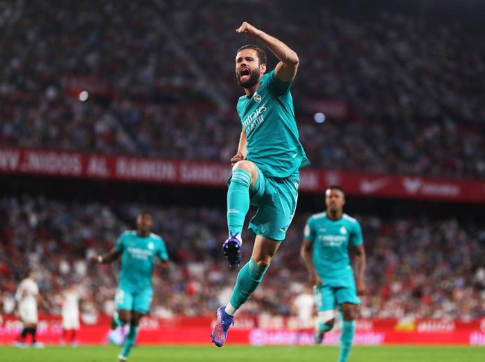 SEVILLE, SPAIN - APRIL 17: Nacho Fernandez of Real Madrid celebrates after scoring their teams second goal during the LaLiga Santander match between Sevilla FC and Real Madrid CF at Estadio Ramon Sanchez Pizjuan on April 17, 2022 in Seville, Spain. (Photo by Fran Santiago/Getty Images)