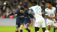 Ada pula satu gol Messi lagi yang dianulir. La Pulga kian apes karena bukan cuma dua gol itu yang kena anulir di laga ini. Foto: AP/Francois Mori