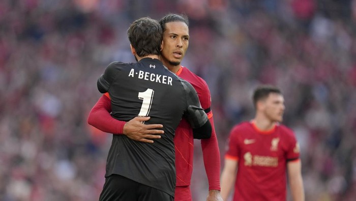 Liverpools Virgil van Dijk and goalkeeper Alisson, left, celebrate at the end of the English FA Cup semifinal soccer match between Manchester City and Liverpool at Wembley stadium in London, Saturday, April 16, 2022. Liverpool won 3-2. (AP Photo/Kirsty Wigglesworth)