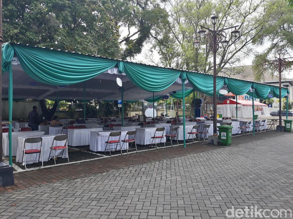 Sepi Pembeli, Pasar Takjil Benteng Vastenburg Pindah ke Balkot Solo Sepi Pembeli, Pasar Takjil Benteng Vastenburg Pindah ke Balkot Solo