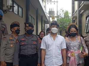 Kisah Cinta Sejoli yang Menikah di Kantor Polisi