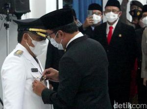 Momen Ridwan Kamil Melantik Yana Mulyana Jadi Wali Kota Bandung