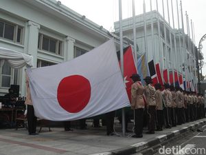 Peringatan ke-67 KAA, 109 Bendera Negara Berkibar di Gedung Merdeka Peringatan ke-67 KAA, 109 Bendera Negara Berkibar di Gedung Merdeka