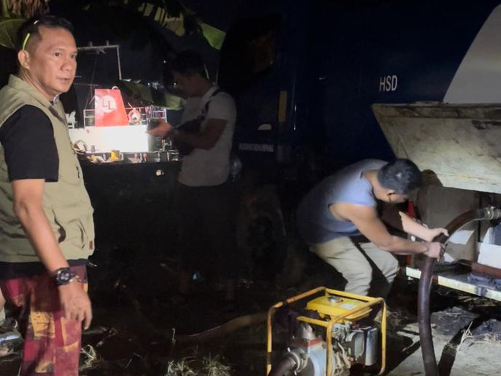 Polisi Bongkar Perdagangan Solar Ilegal di Jambi Polisi Bongkar Perdagangan Solar Ilegal di Jambi