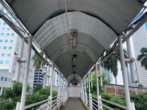 Atap Jebol JPO Dukuh Atas Jakarta Rampung Diperbaiki