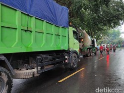 Pohon Beringin Tumbang Putus Akses Malang-Blitar, Kemacetan Mengular