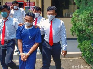 Oknum Ustaz Cabuli 12 Muridnya dengan Kesadaran Penuh Oknum Ustaz Cabuli 12 Muridnya dengan Kesadaran Penuh