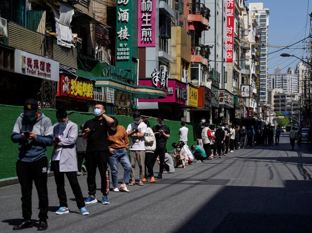 Marah dan Lapar, Warga Shanghai Mengeluh Lockdown Tak Kunjung Usai