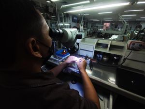 Intip Pembuatan Perhiasan Berlian Frank & Co hingga The Palace