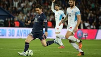 Lionel Messi sempat menjebol gawang Marseille usai menuntaskan bola umpan Nuno Mendes. Namun gol tak disahkan karena Mendes ada dalam posisi offside saat proses terjadinya gol.