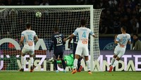 Marseille menyamakan kedudukan pada menit ke-31. Dije Caleta-Car menjebol gawang PSG untuk mengubah skor menjadi 1-1.