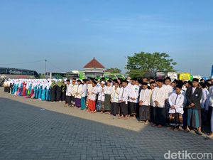 Ribuan Santri Ponpes Tebuireng Jombang Mudik Berjemaah Diangkut 40 Bus