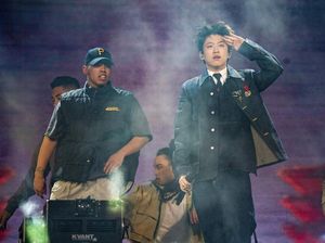 Pulang Kampung, Rich Brian Naik Mio Karbu