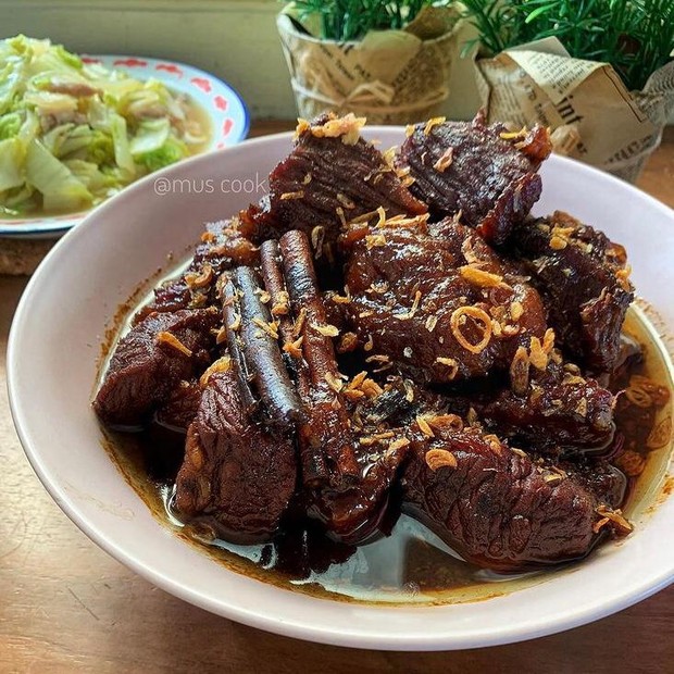 Semur daging makanan khas Betawi