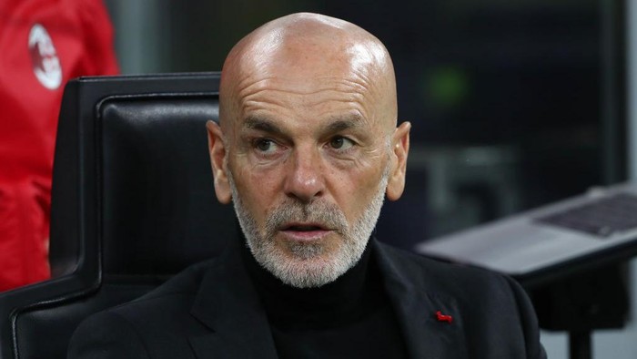 MILAN, ITALY - APRIL 15: Stefano Pioli, Head Coach of AC Milan looks on prior to the Serie A match between AC Milan and Genoa CFC at Stadio Giuseppe Meazza on April 15, 2022 in Milan, Italy. (Photo by Marco Luzzani/Getty Images)