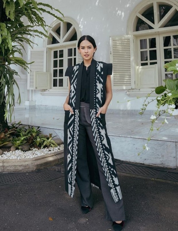 Style Maudy Ayunda Jubir Pemerintah G20 Nuansa Hitam