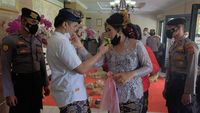 Dijaga Ketat, Tahanan Kasus Narkotika Ini Menikah di Polresta Denpasar