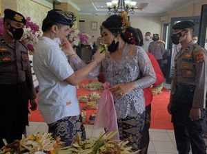 Dijaga Ketat, Tahanan Kasus Narkotika Ini Menikah di Polresta Denpasar