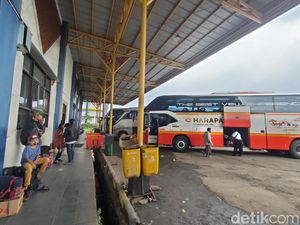 Penumpang di Terminal Jatijajar Depok Melonjak, Tujuan Padang Habis Terjual