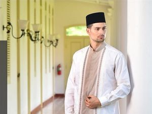 Buat Bapak-bapak, Ini 2 Jenis Sarung Terbaru yang Laris Jelang Lebaran 2022