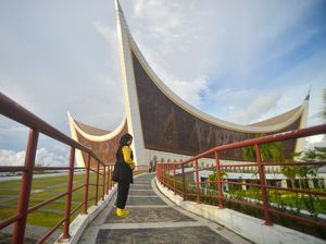 Masjid Raya Sumatera Barat yang Ikonik dan Tahan Gempa Masjid Raya Sumatera Barat yang Ikonik dan Tahan Gempa