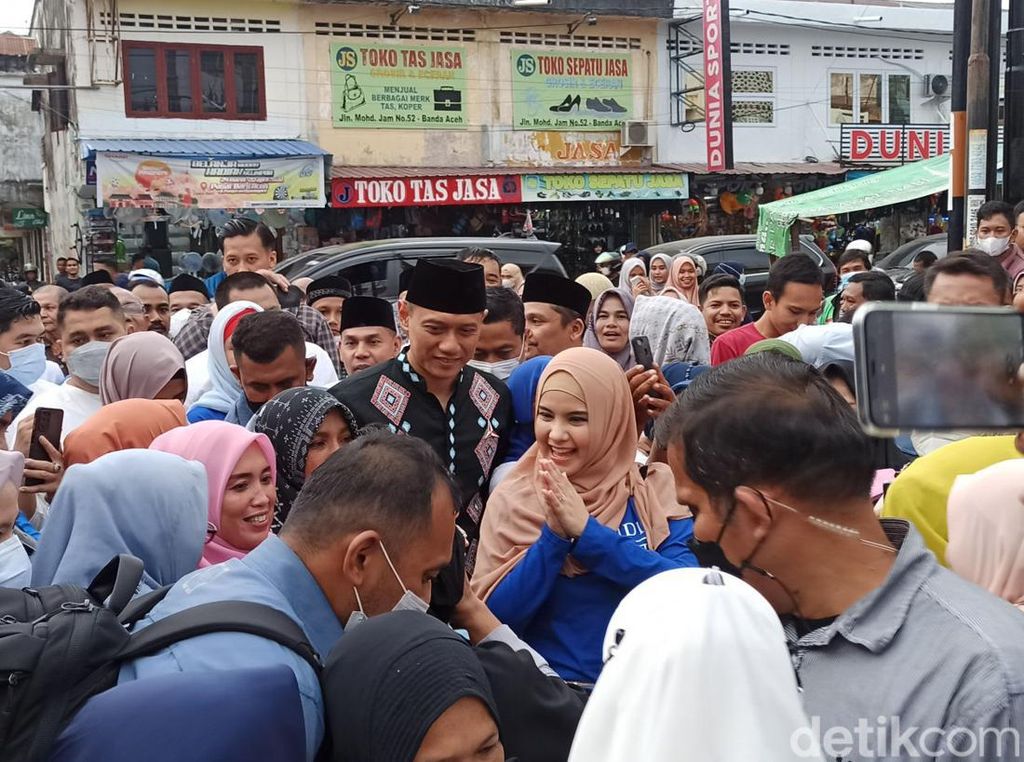 Sambangi Lokasi Penjualan Takjil di Banda Aceh, AHY Diteriaki Presiden