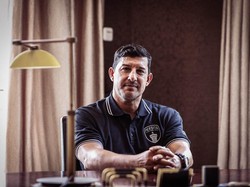 Misi Berat di Pundak Alfredo Vera