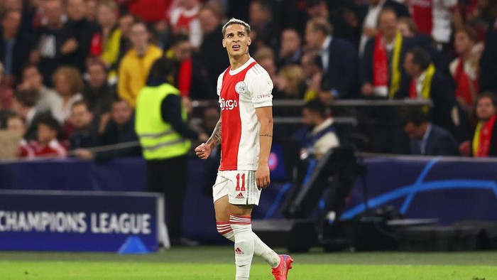 AMSTERDAM, NETHERLANDS - OCTOBER 19: Antony of Ajax celebrates after scoring their sides third goal during the UEFA Champions League group C match between AFC Ajax and Borussia Dortmund at Amsterdam Arena on October 19, 2021 in Amsterdam, Netherlands. (Photo by Dean Mouhtaropoulos/Getty Images)