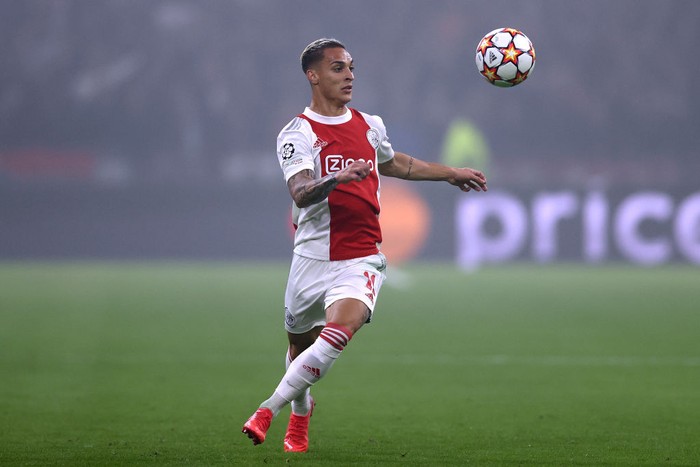 AMSTERDAM, NETHERLANDS - OCTOBER 19: Antony of Ajax celebrates after scoring their sides third goal during the UEFA Champions League group C match between AFC Ajax and Borussia Dortmund at Amsterdam Arena on October 19, 2021 in Amsterdam, Netherlands. (Photo by Dean Mouhtaropoulos/Getty Images)