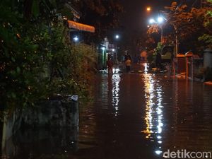 Sungai Meluap Akibat Hujan 5 Jam Banjiri Dua Desa di Mojokerto