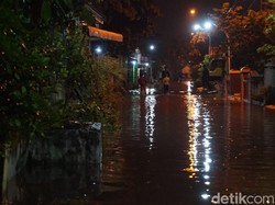 Sungai Meluap Akibat Hujan 5 Jam Banjiri Dua Desa di Mojokerto